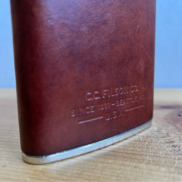 Filson Leather Wrapped Flask | made in USA | Stainless Steel - Picture 4 of 13